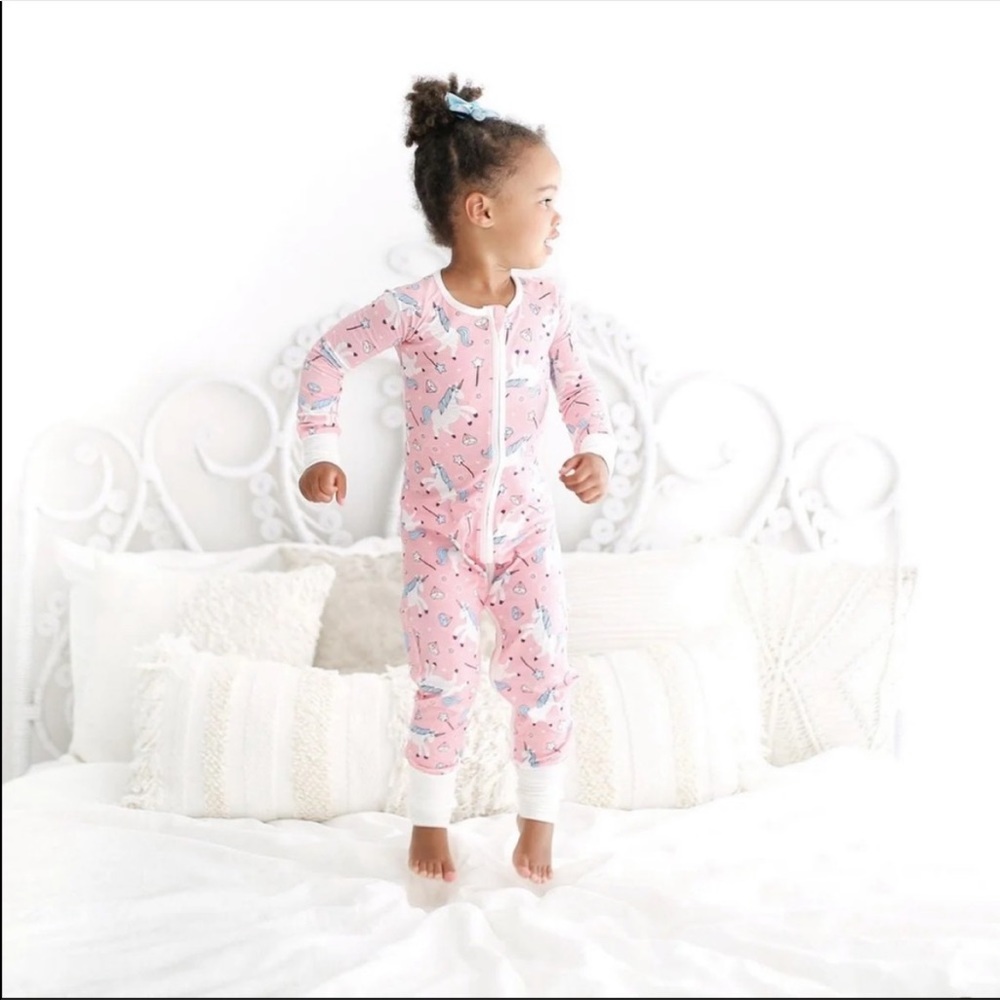 Set of 2 newborn pajamas